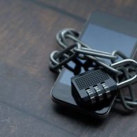 Puede la Policía Registrar su Teléfono sin su Contraseña