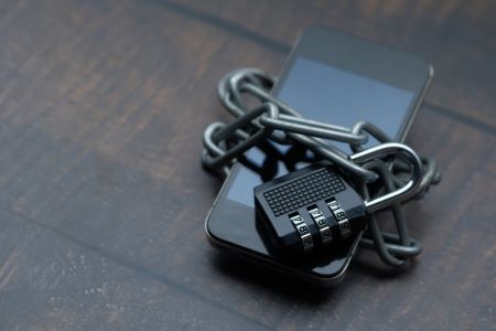 Puede la Policía Registrar su Teléfono sin su Contraseña